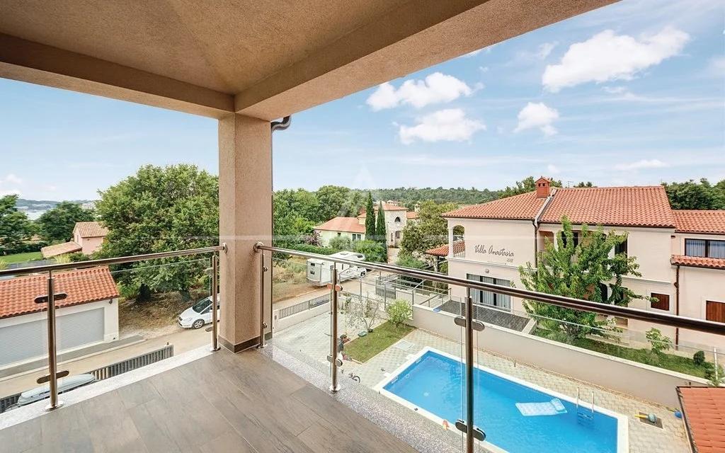 Istria, Medulin - Banjole: Spacious light-filled apartment for sale