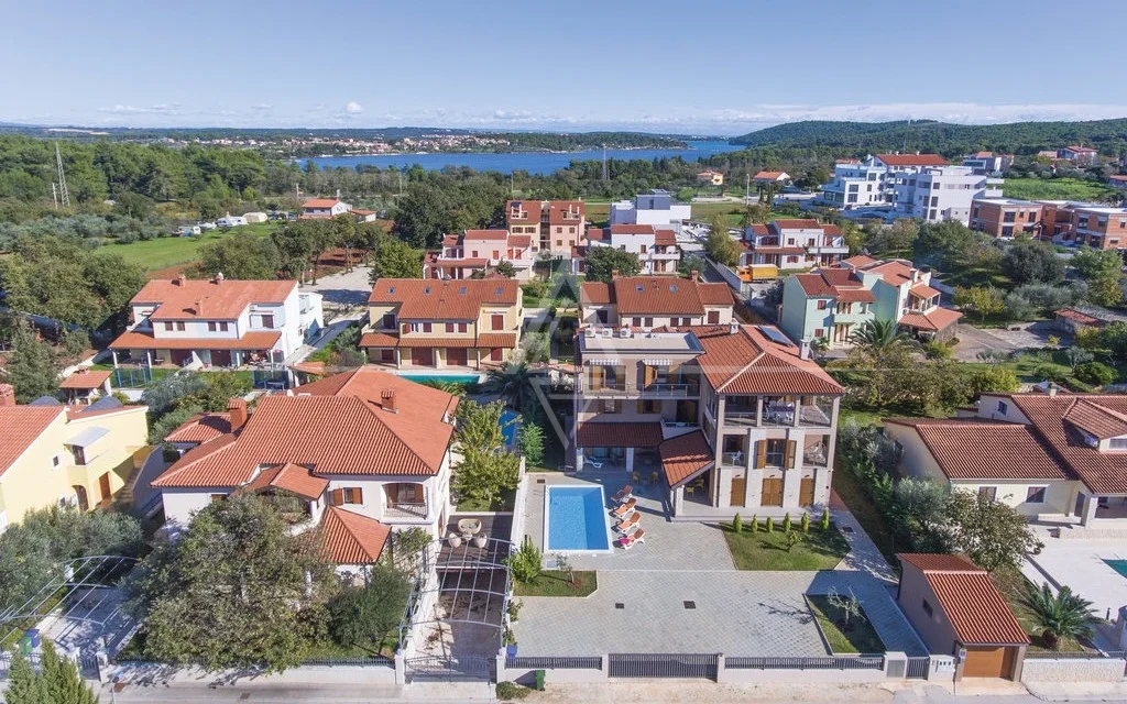 Istria, Medulin - Banjole: Spacious light-filled apartment for sale