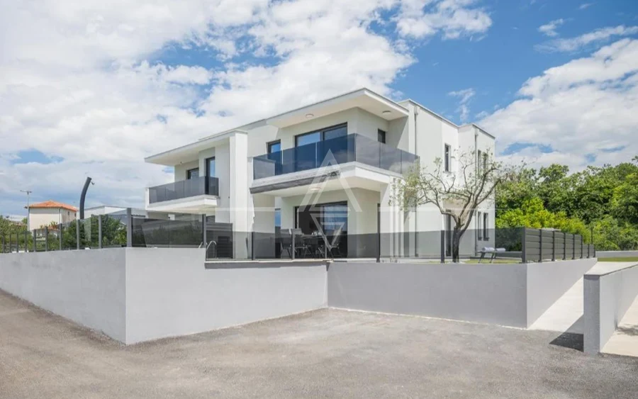 Istria, Lovrečica, Moderna casa bifamiliare con piscina e vista mare