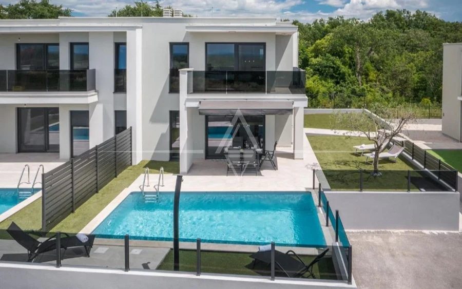 Istria, Lovrečica, Moderna casa bifamiliare con piscina e vista mare