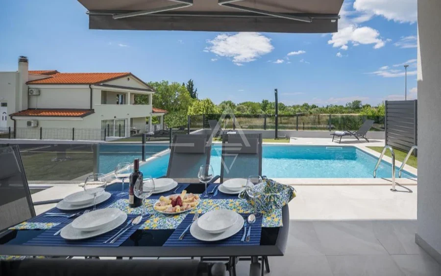 Istria, Lovrečica, Moderna casa bifamiliare con piscina e vista mare