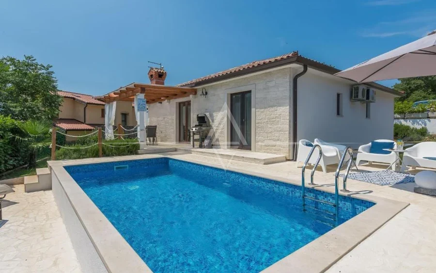 Istrien, Novigrad, Moderne freistehende villa mit pool in ruhiger lage