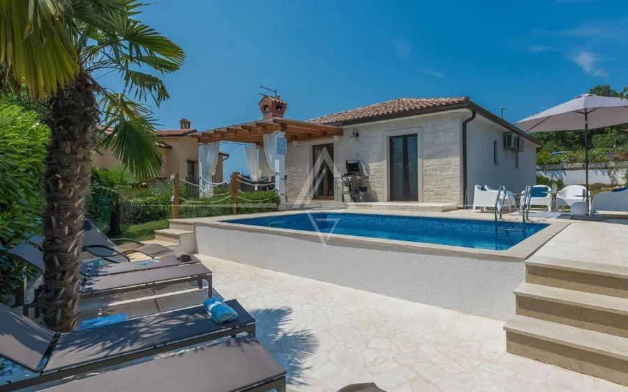 Istrien, Novigrad, Moderne freistehende villa mit pool in ruhiger lage