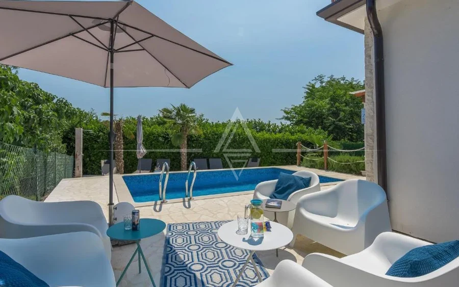 Istrien, Novigrad, Moderne freistehende villa mit pool in ruhiger lage