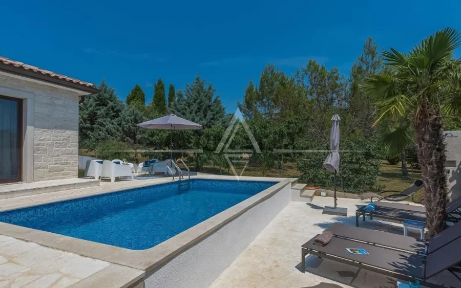 Istrien, Novigrad, Moderne freistehende villa mit pool in ruhiger lage