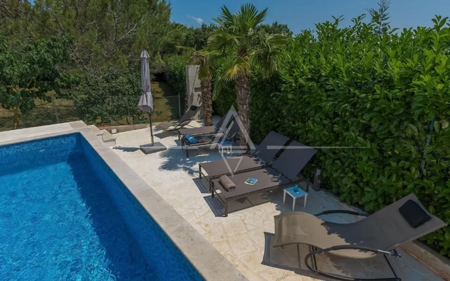 Istrien, Novigrad, Moderne freistehende villa mit pool in ruhiger lage