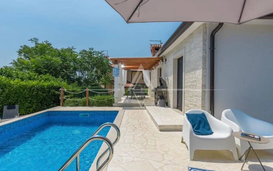 Istrien, Novigrad, Moderne freistehende villa mit pool in ruhiger lage