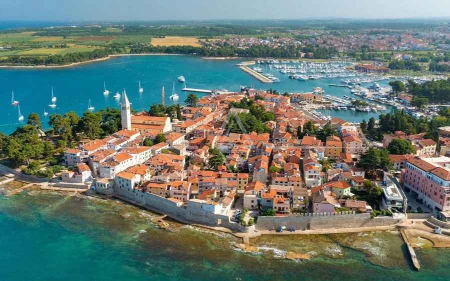 Istrien, Novigrad, Moderne freistehende villa mit pool in ruhiger lage