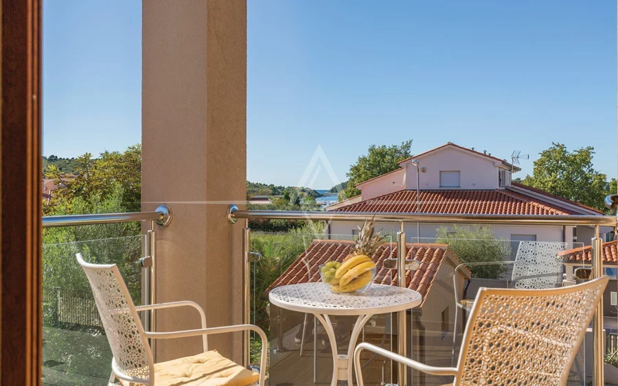 Istria, Medulin - Banjole: Spacious light-filled apartment for sale