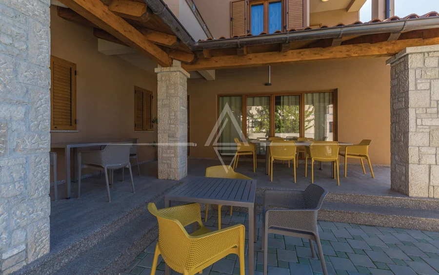 Istria, Medulin - Banjole: Spacious light-filled apartment for sale