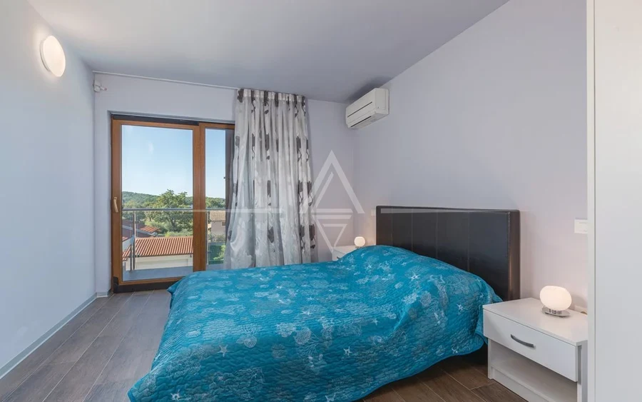 Istria, Medulin - Banjole: Spacious light-filled apartment for sale